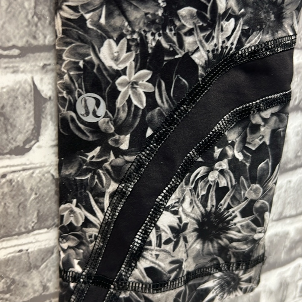 Lululemon leggings - Picture 5 of 8